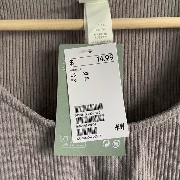 💕H&M ribbed cropped top in gray💕 - Picture 3 of 3